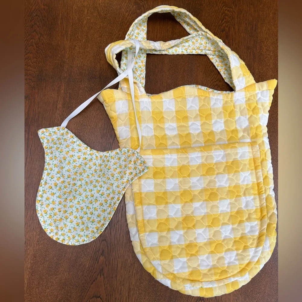 Reversible Yellow & White Quilted Bag w Matching tie-on bib. New-never used.
